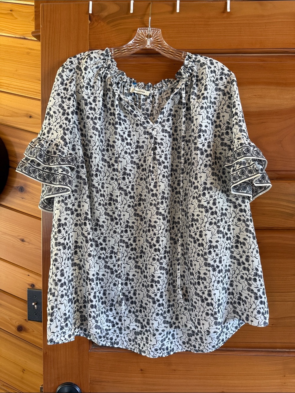 Max Studio Black & White Floral Ruffle Sleeve Blouse